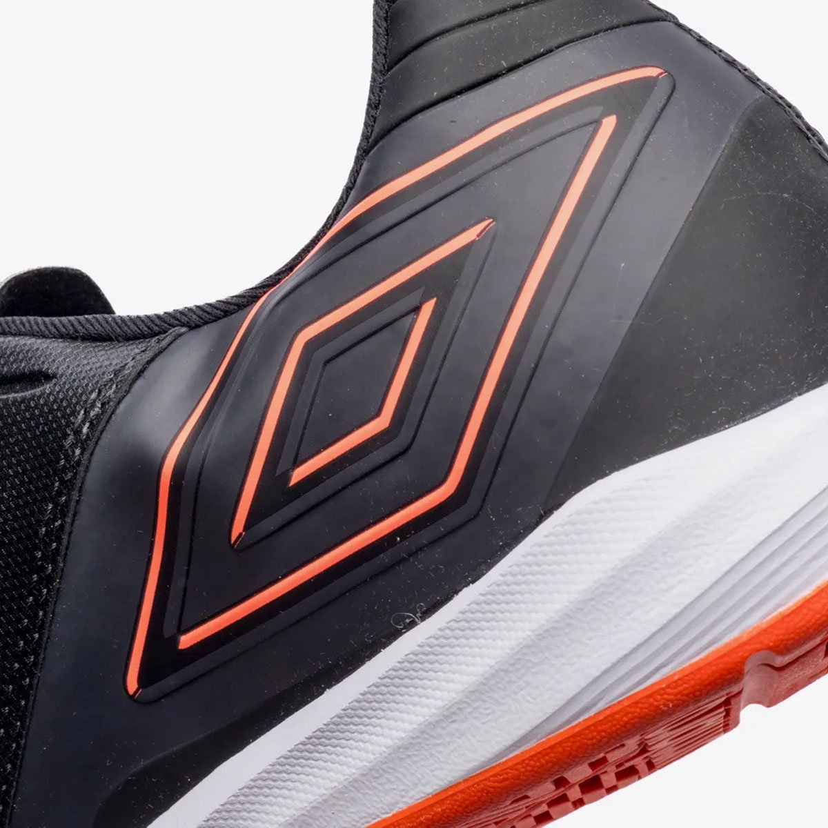 Chuteira Futsal Umbro Fifty VI Unissex Preto Preto/Laranja 9
