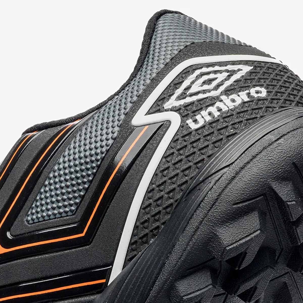 Chuteira Society Umbro Pro 5 Bump Club Preto Laranja  Preto/Laranja 8