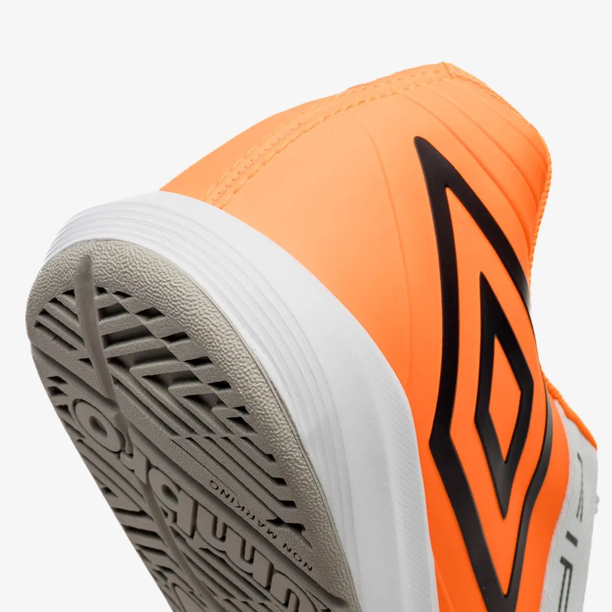 Chuteira Futsal Umbro Fifty VI Branco Branco/Laranja 7