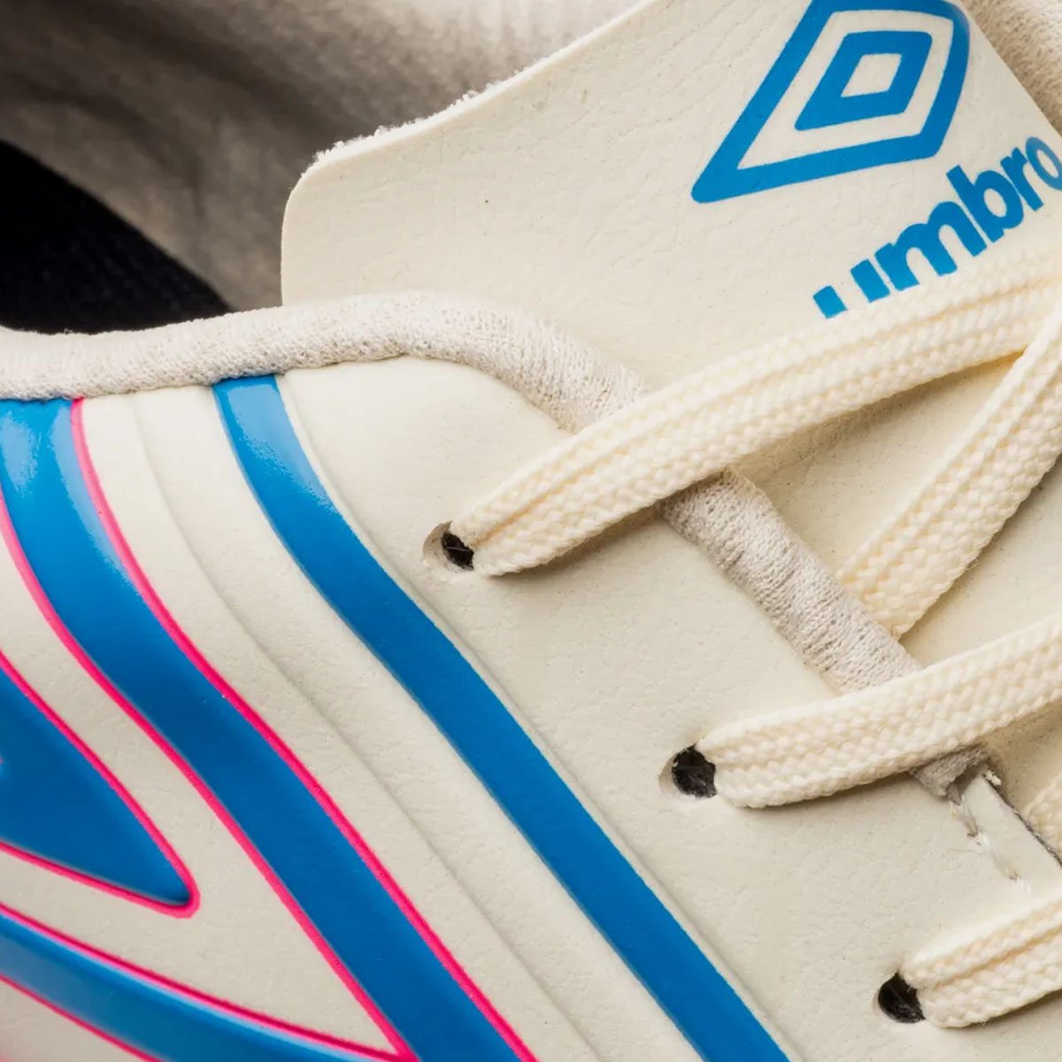 Chuteira Futsal Umbro Pro 5 Bump Club Unissex Branco Off White 9