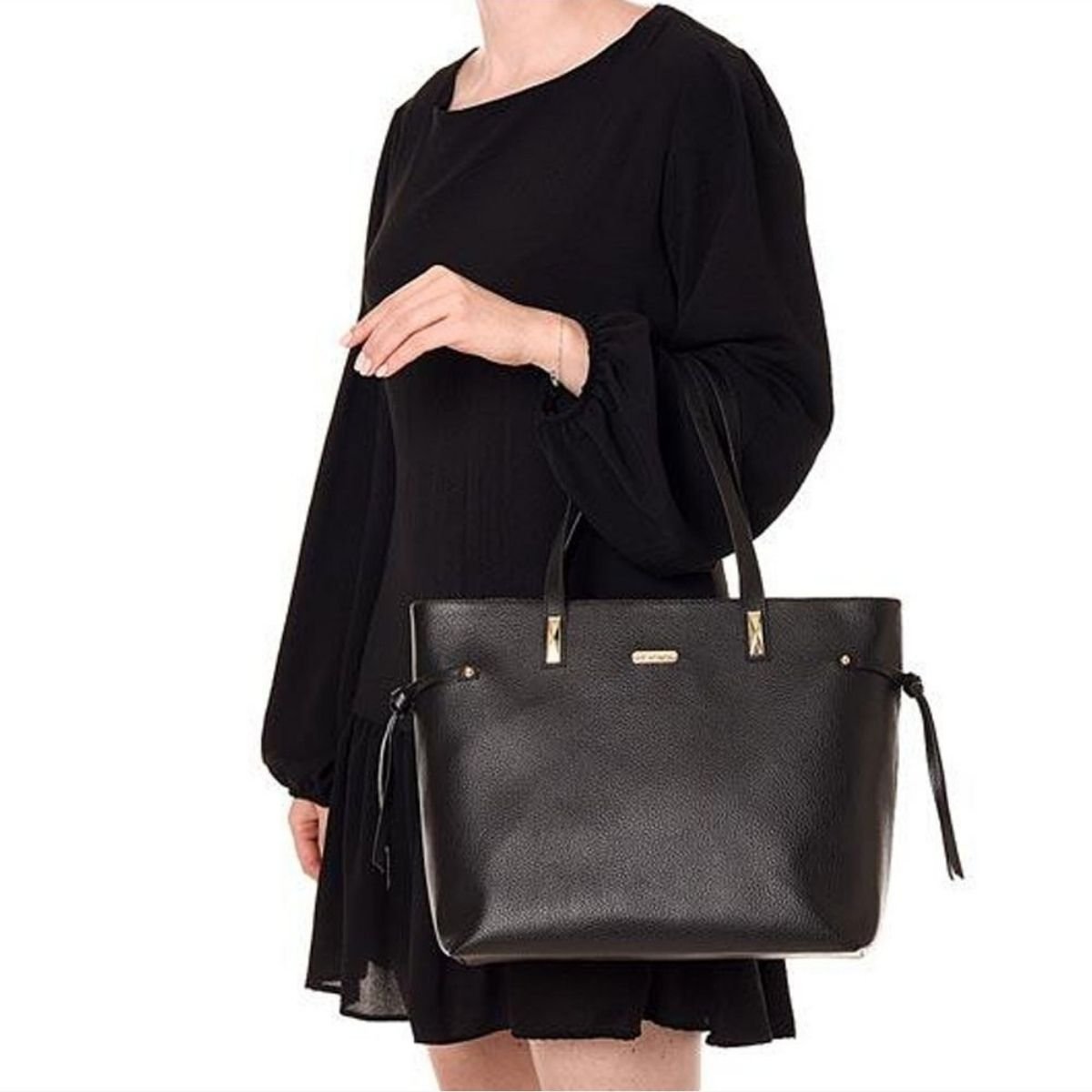 Bolsa Beira Rio Napa Preta com Design Casual e Sofisticado Preto 4