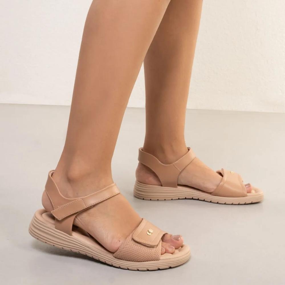 Sandália Comfortflex Velcro Feminina Bege 8