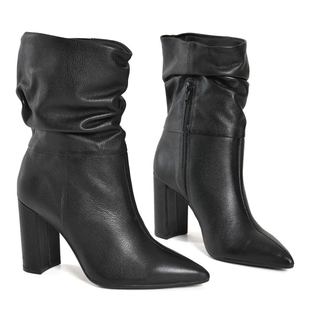 Bota Via Marte Couro Feminino Bico Fino Salto Alto Preto 2