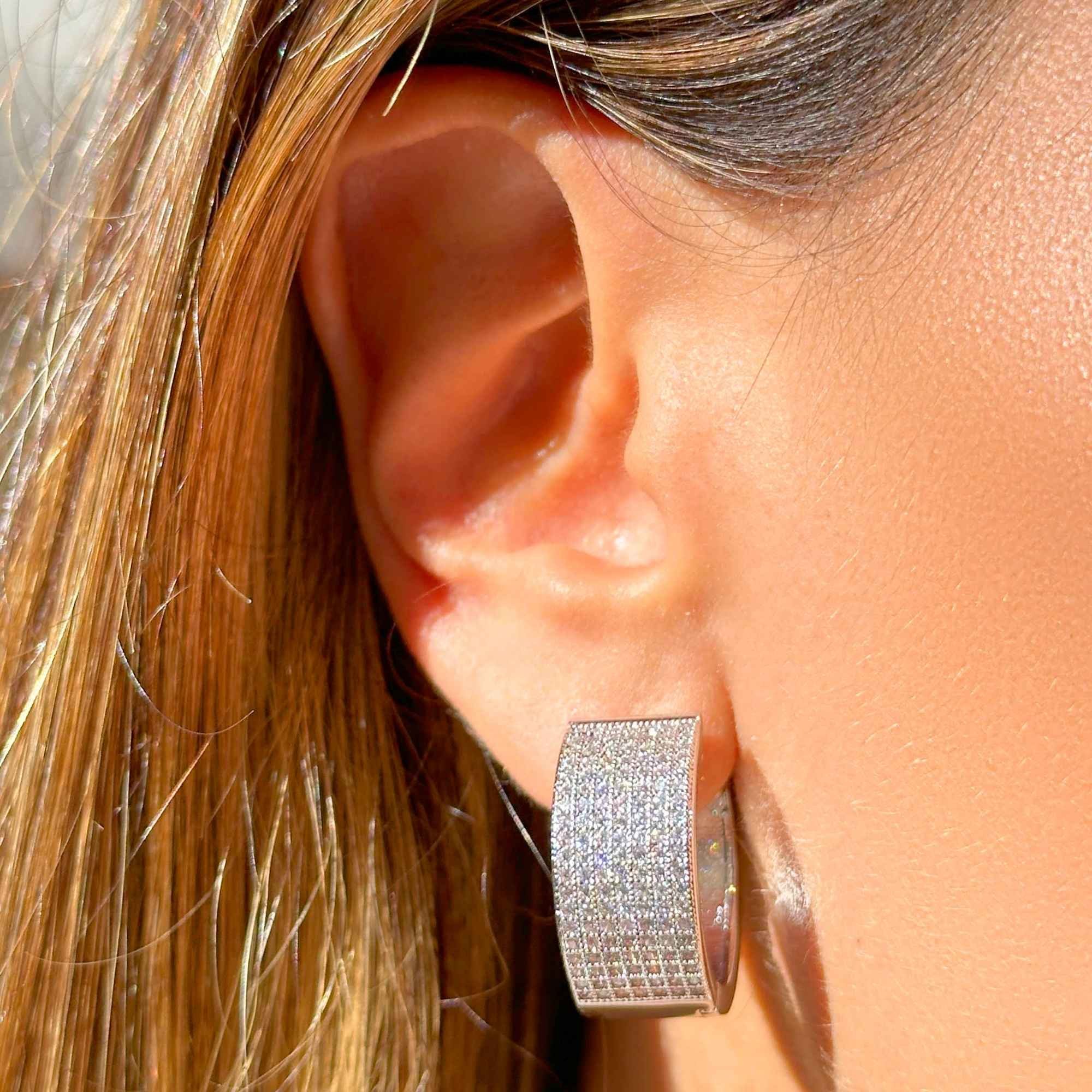 Semijoia - Brinco argola com cristais cravejados - Ródio Branco Prata 3