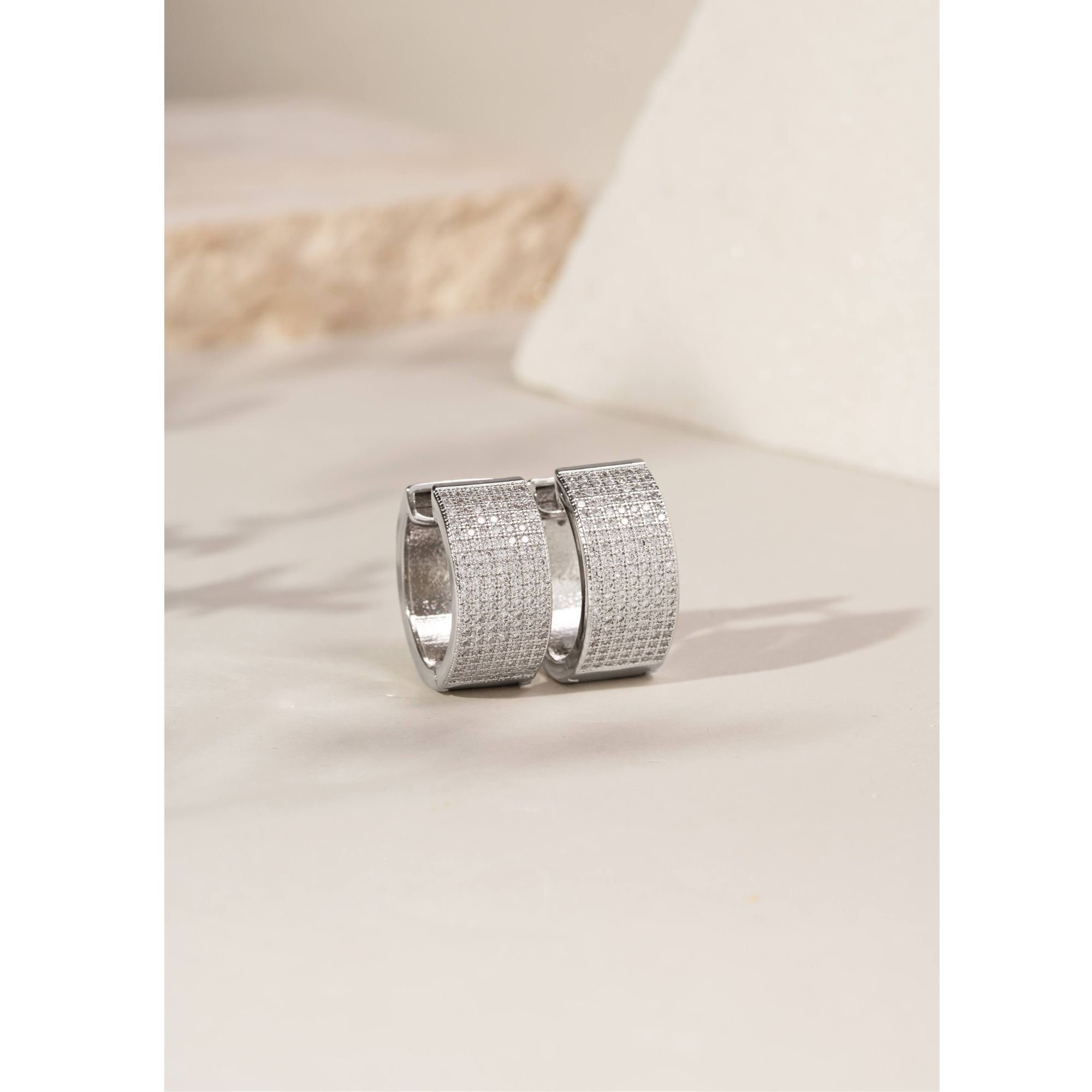 Semijoia - Brinco argola com cristais cravejados - Ródio Branco Prata 7