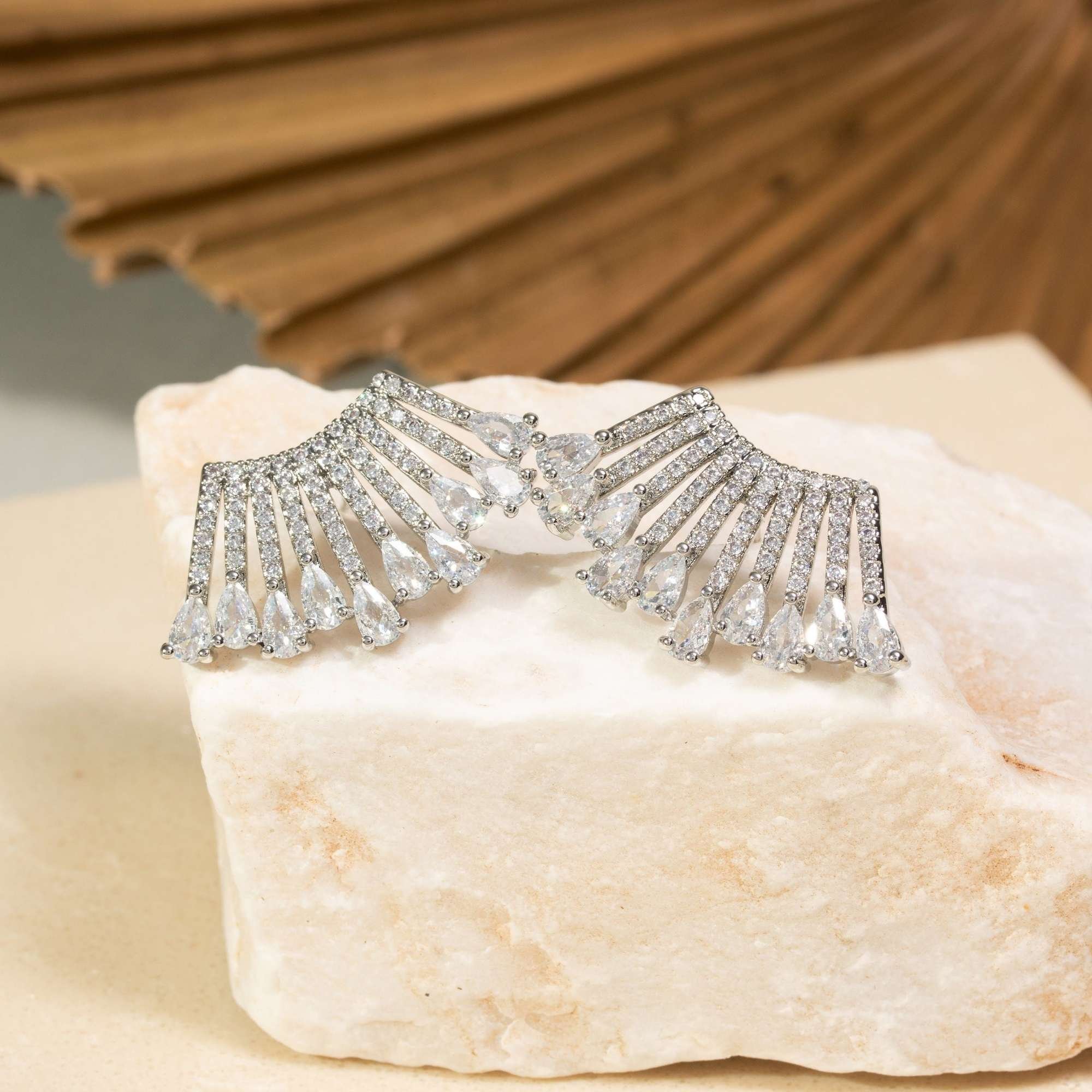 Semijoia - Brinco Leque com Cristais em Gota - Ródio Branco Prata 6