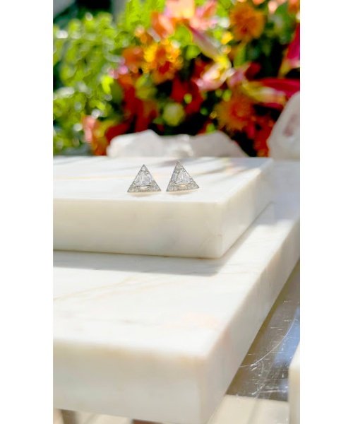 Joia - Brinco Pirâmide com Cristais Lapidados Cravejados - Prata 925 e Banho em Ródio Branco Prata 3