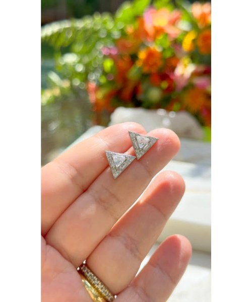 Joia - Brinco Pirâmide com Cristais Lapidados Cravejados - Prata 925 e Banho em Ródio Branco Prata 4