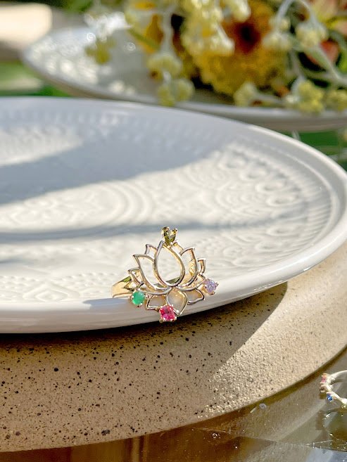 Semijoia - Anel Flor de Lótus e Cristais - Ouro 18k Dourado 7