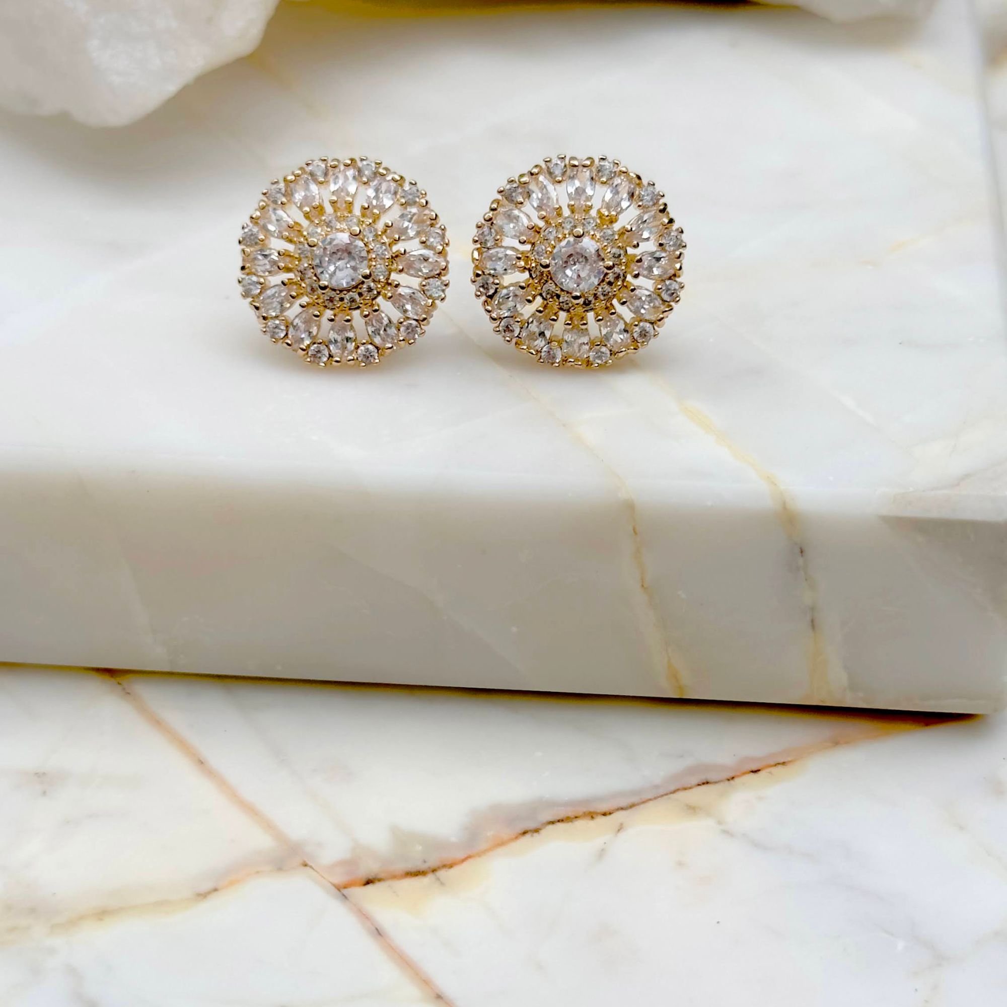 Semijoia - Brinco Mandala com Cristais - Ouro 18k Dourado 3