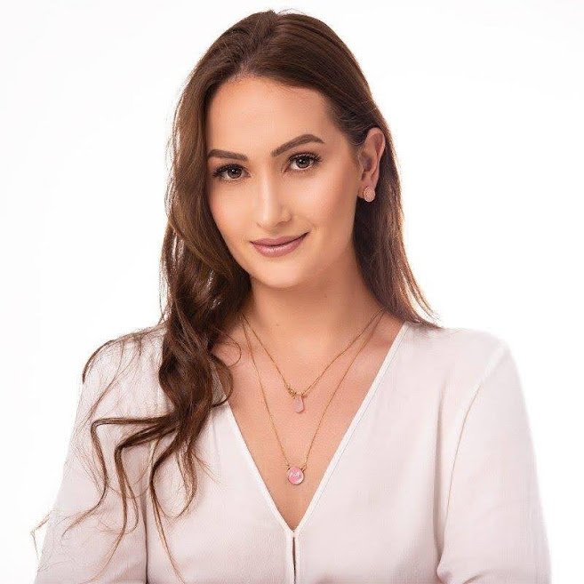 Semijoia - Colar Duplo com Pedra Quartzo Rosa Lapidada em Ponta e Medalinha Esmaltada Luck Dourado 3