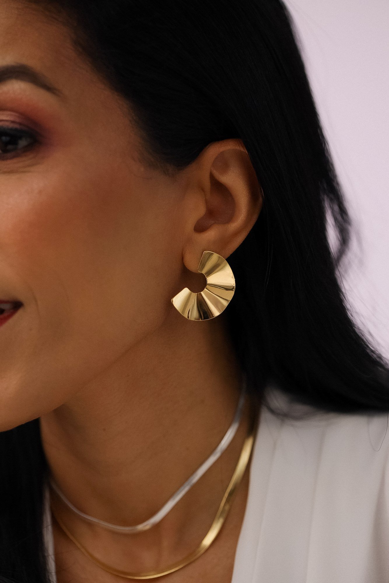 Brinco  Chapa Ondulado Orgânico Banhado a Ouro 18k Dourado 2