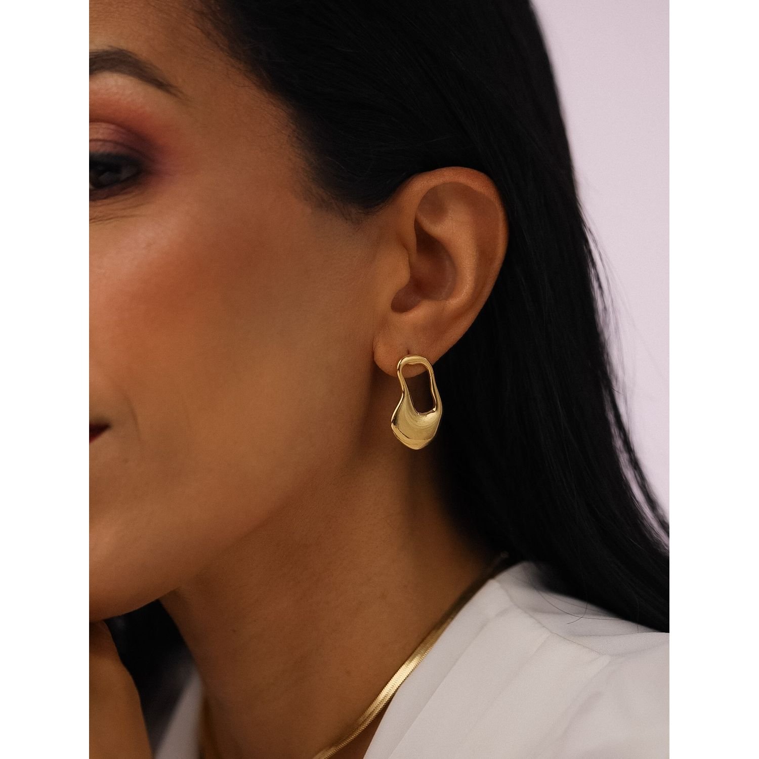 Brinco Orgânico Vazado Banhado a Ouro 18k Dourado 2