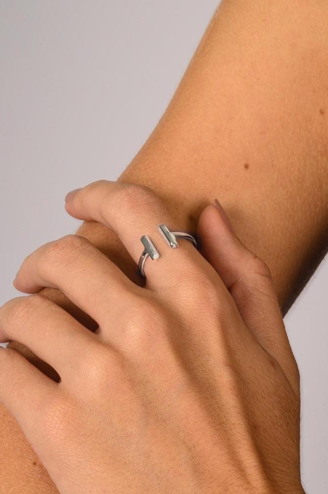 Anel Delicado com Banho em Ródio Branco Prata 3