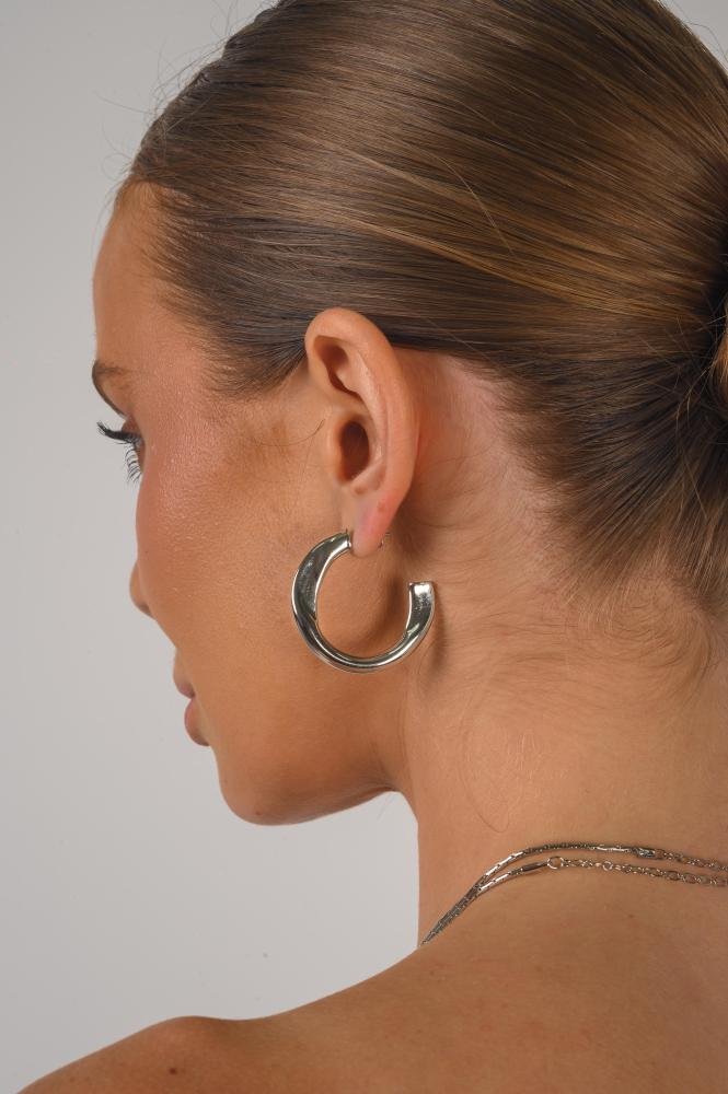 Argola Achatada Lisa com Banho em Ródio Branco Prata 2