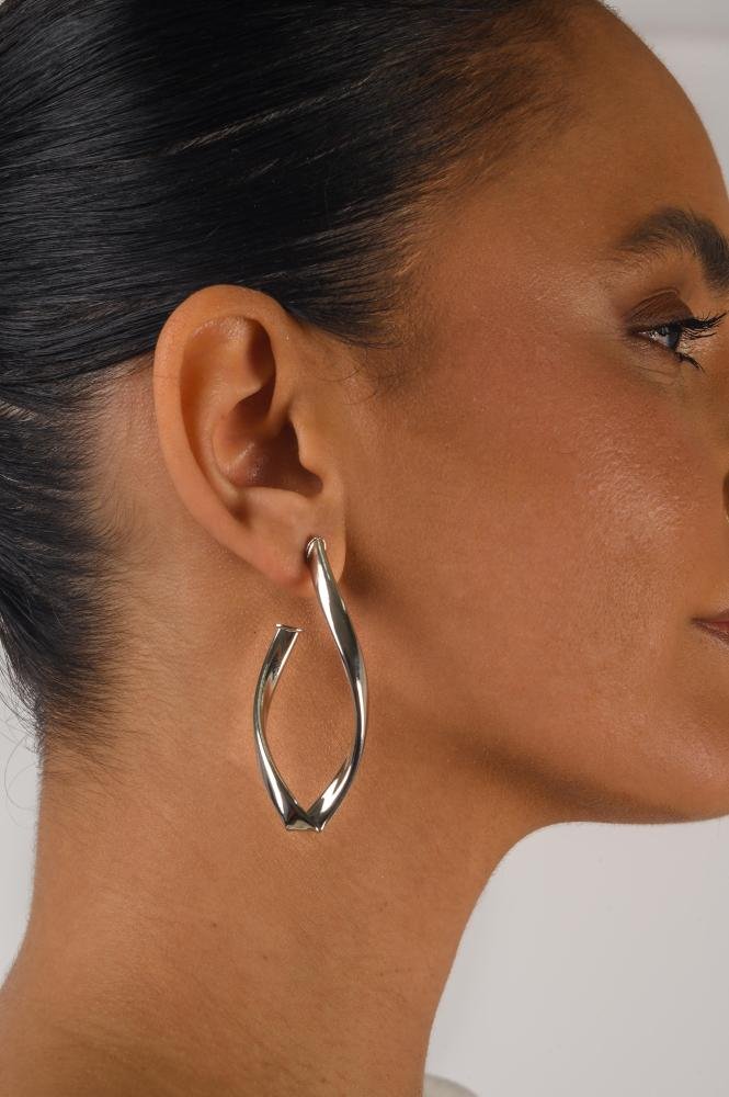 Brinco Tubo Amarrado com Banho em Ródio Branco Prata 2