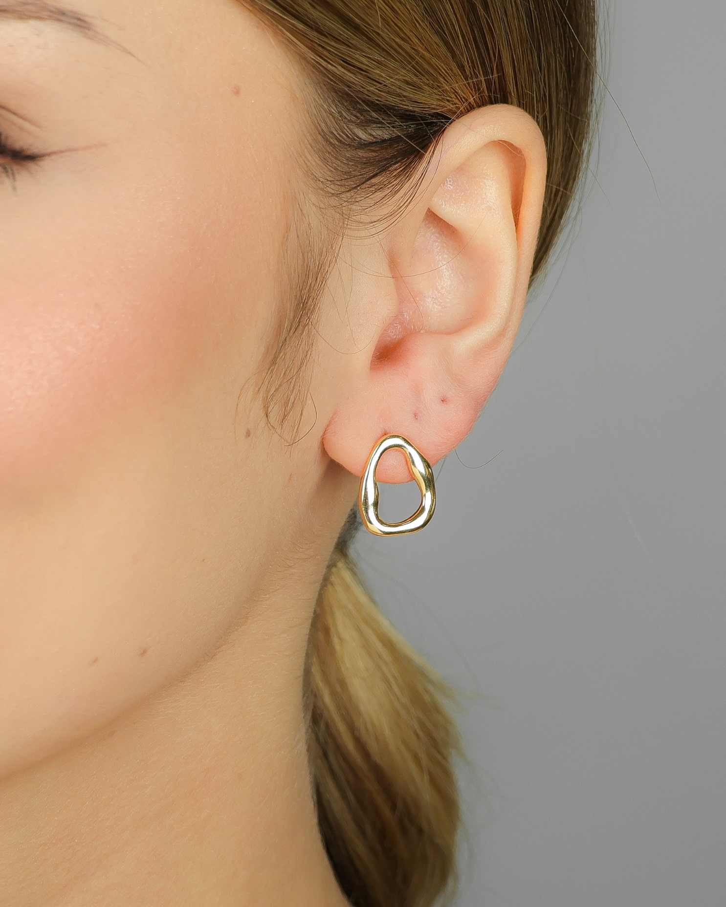 Brinco Semijoia Banhado a Ouro 18k Orgânico Liso Dourado 2