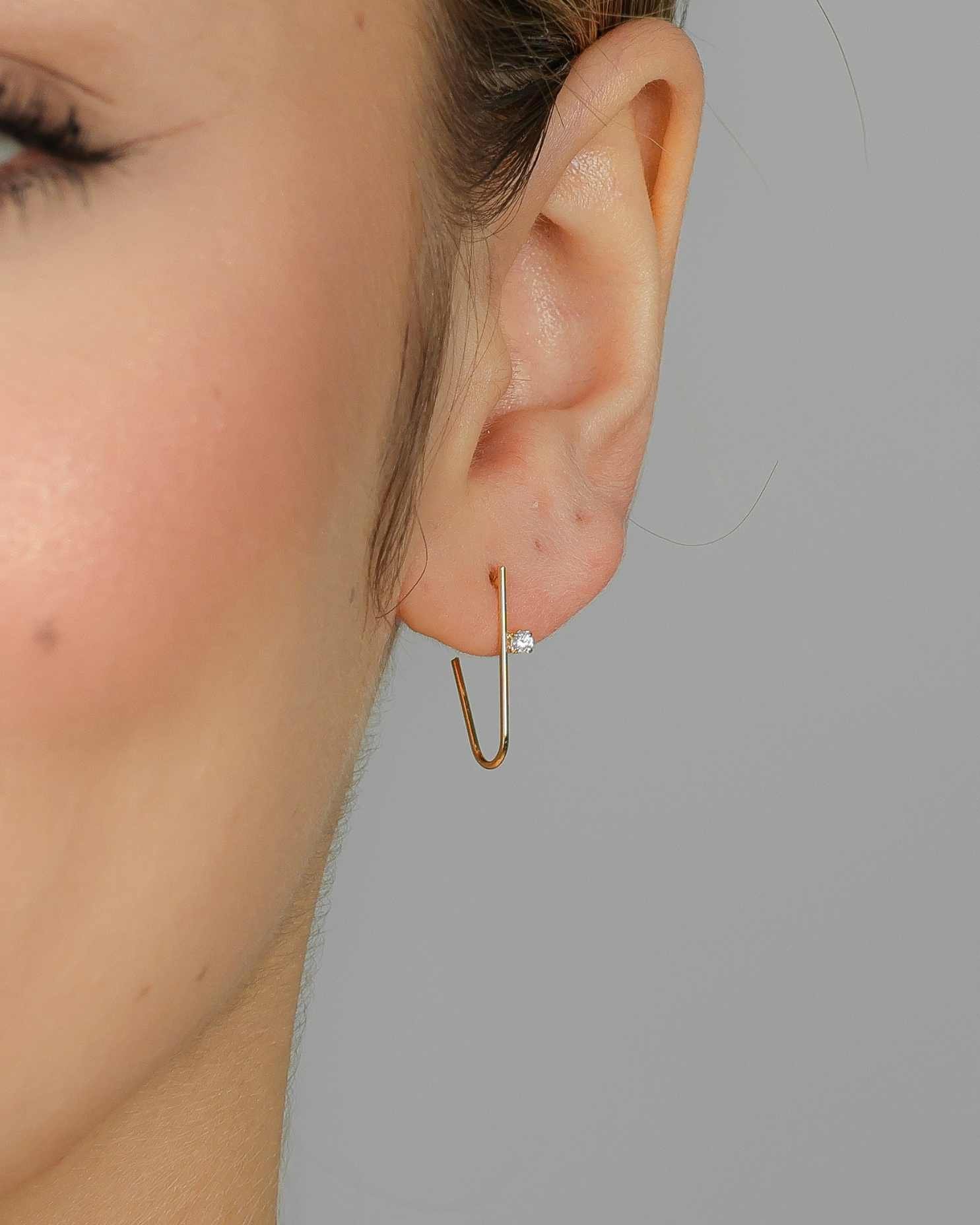 Brinco Semijoia Banhado a Ouro Anzol Mini Ponto de Luz Dourado 2