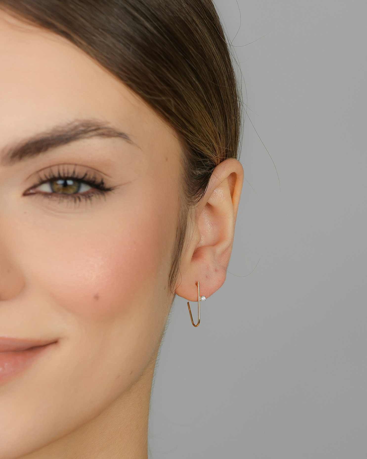 Brinco Semijoia Banhado a Ouro Anzol Mini Ponto de Luz Dourado 3