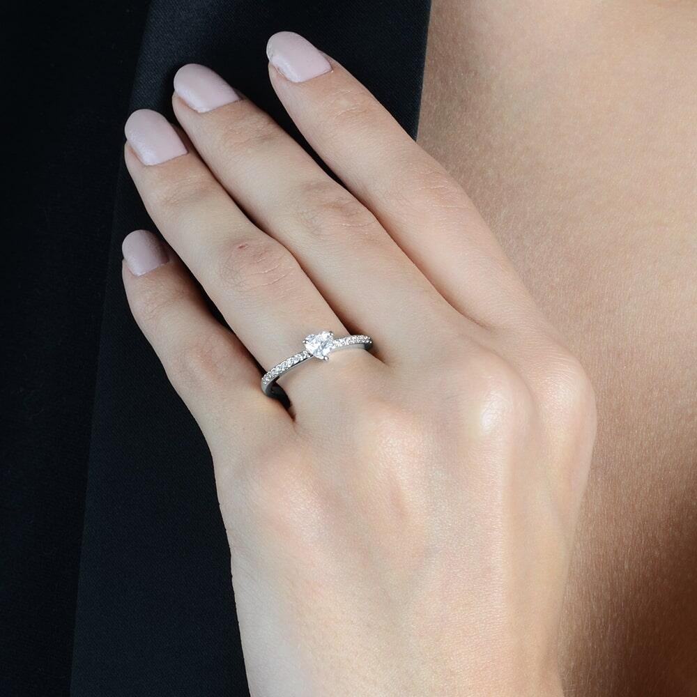 Anel Prateado Solitário de Coração em Zircônia Prata 2