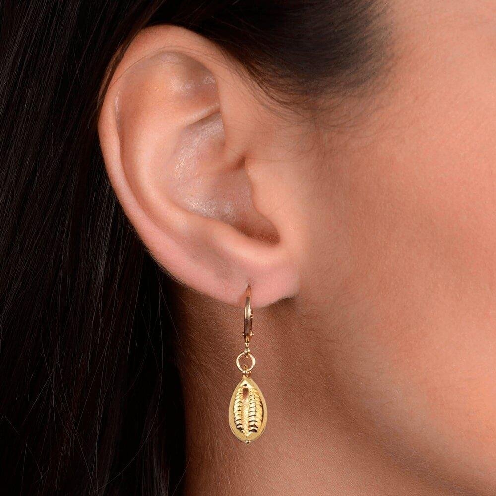 Brinco Dourado de Argolinha Com Búzios Dourado 2