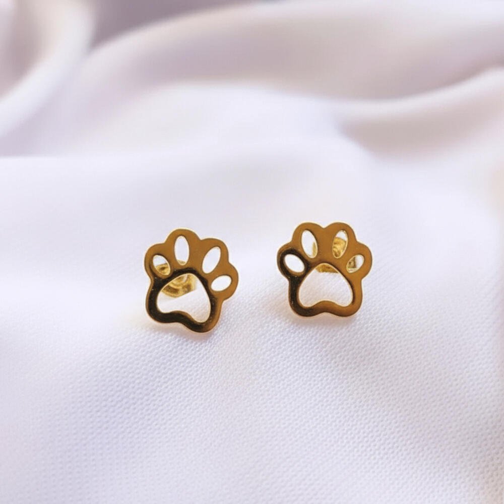 Brinco Patinha Pet Vazado Banhado a Ouro Delicado Pequeno Dourado 2