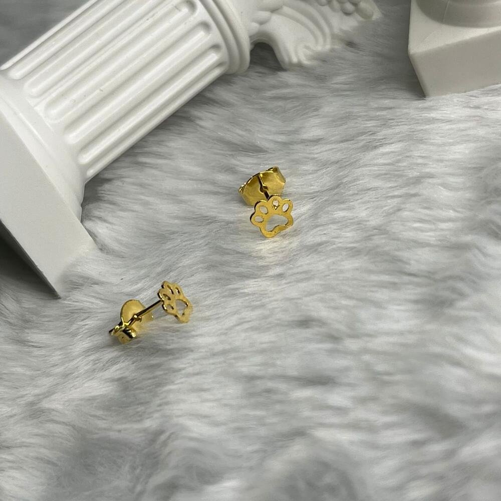 Brinco Patinha Pet Vazado Banhado a Ouro Delicado Pequeno Dourado 6