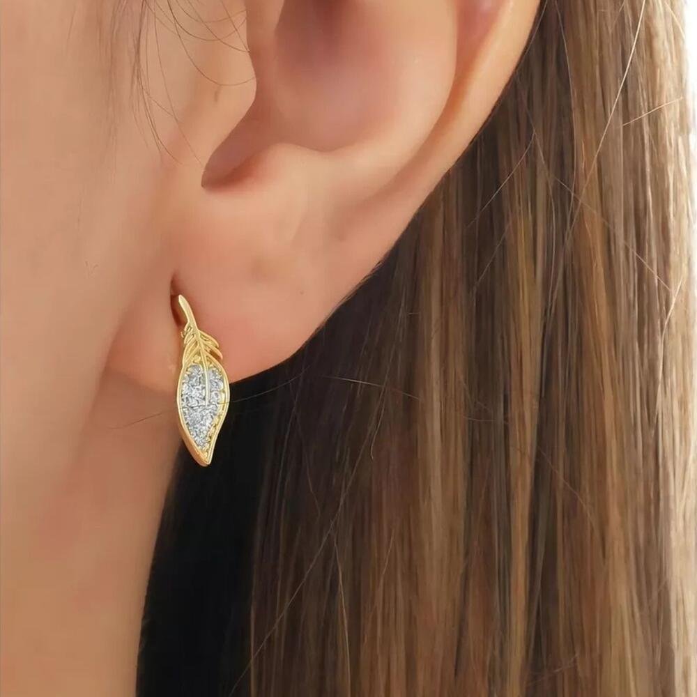 Brinco Pena Banhado a Ouro Pequeno Delicado Dourado 3