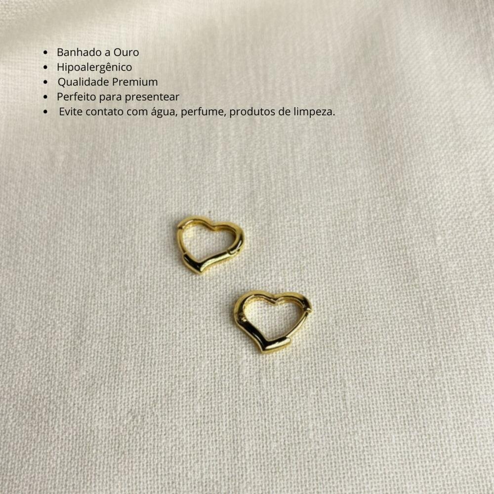 Brinco Coração Banhado a Ouro Fecho Click Delicado Elegante