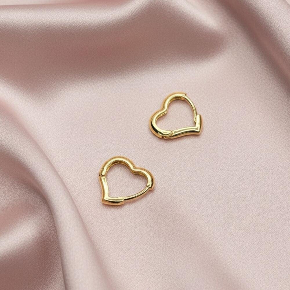 Brinco Coração Banhado a Ouro Fecho Click Delicado Elegante Dourado 3