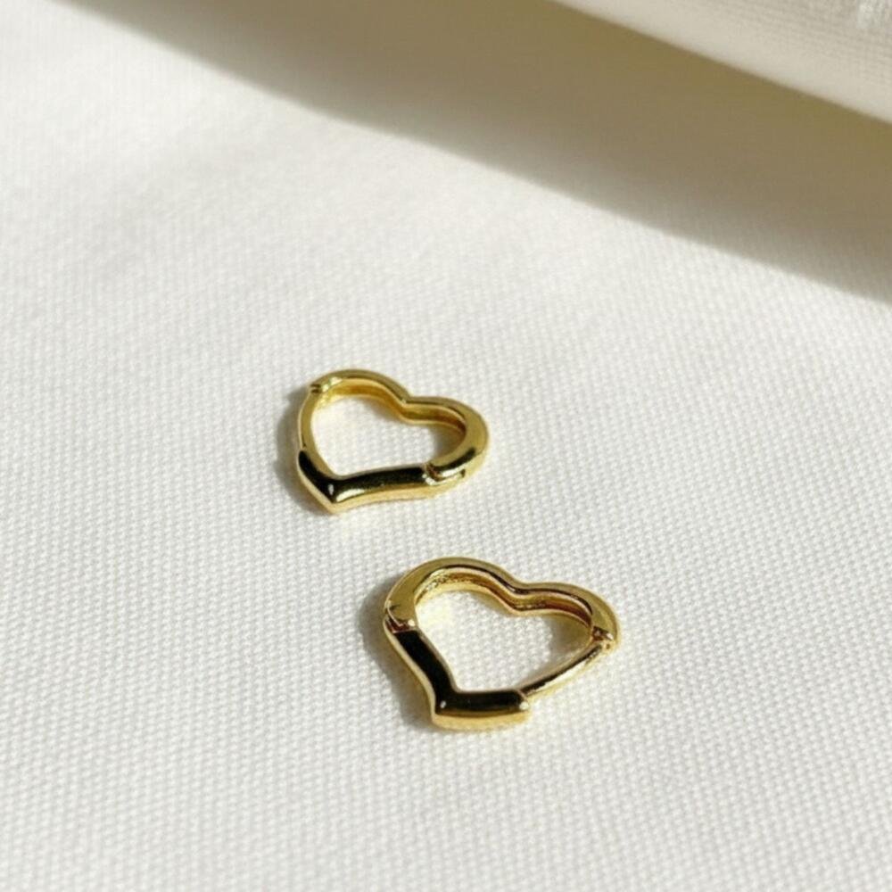 Brinco Coração Banhado a Ouro Fecho Click Delicado Elegante Dourado 4