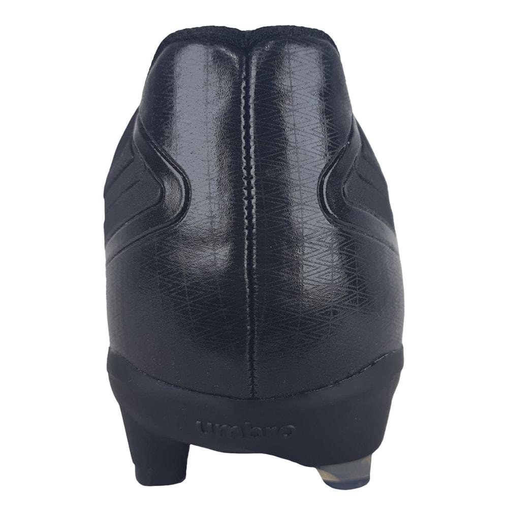 Chuteira de Campo Umbro Attak Eternal Preta Adulto Preto 6
