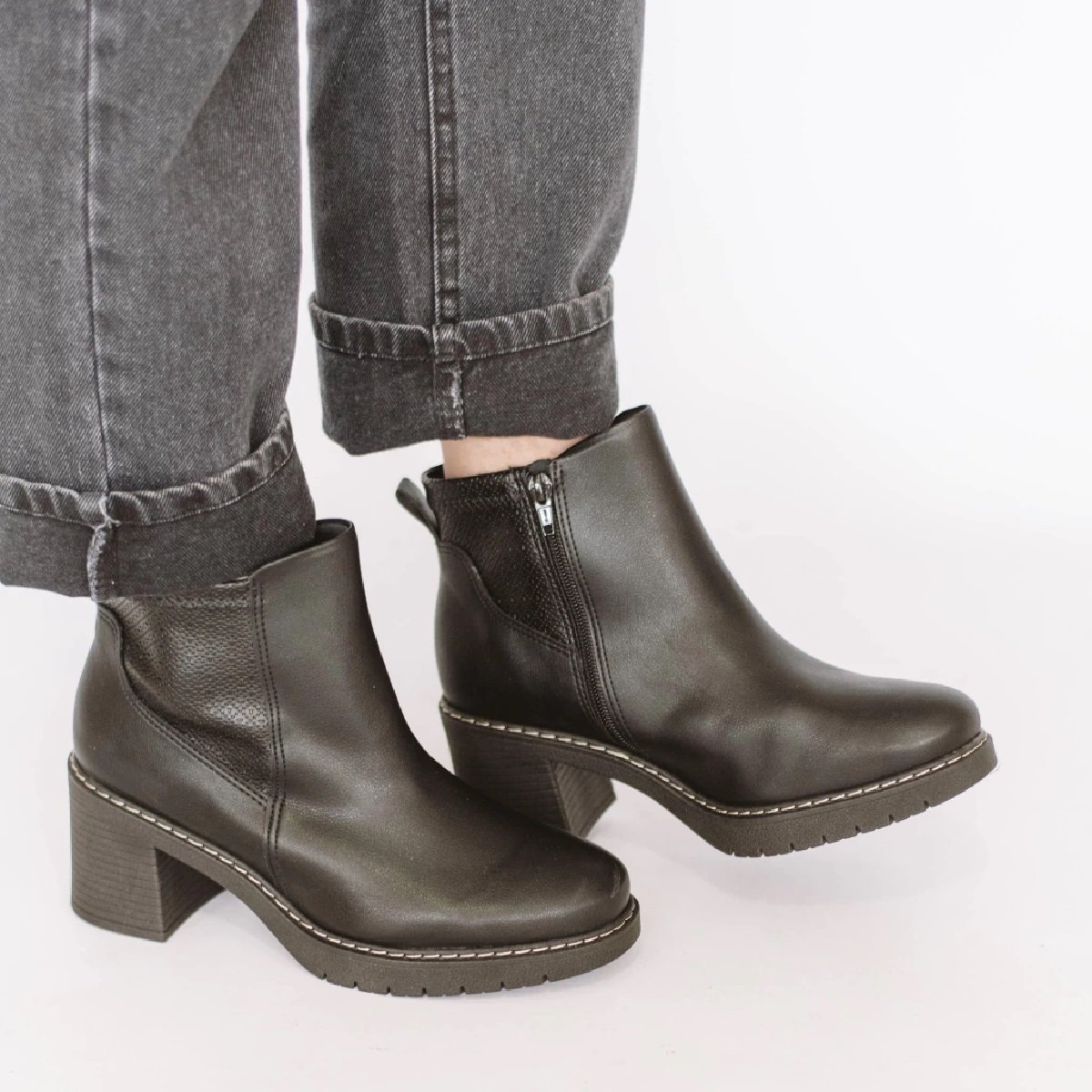 Bota Piccadilly Cano Cuto Salto Médio Preto 5