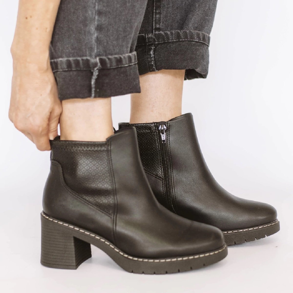 Bota Piccadilly Cano Cuto Salto Médio Preto 6