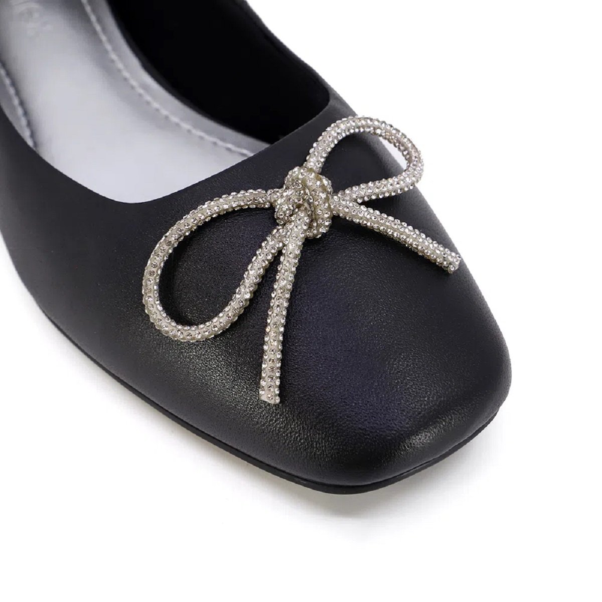 Sapatilha Usaflex em Couro com Laço em Cristais Elegância Preto 4