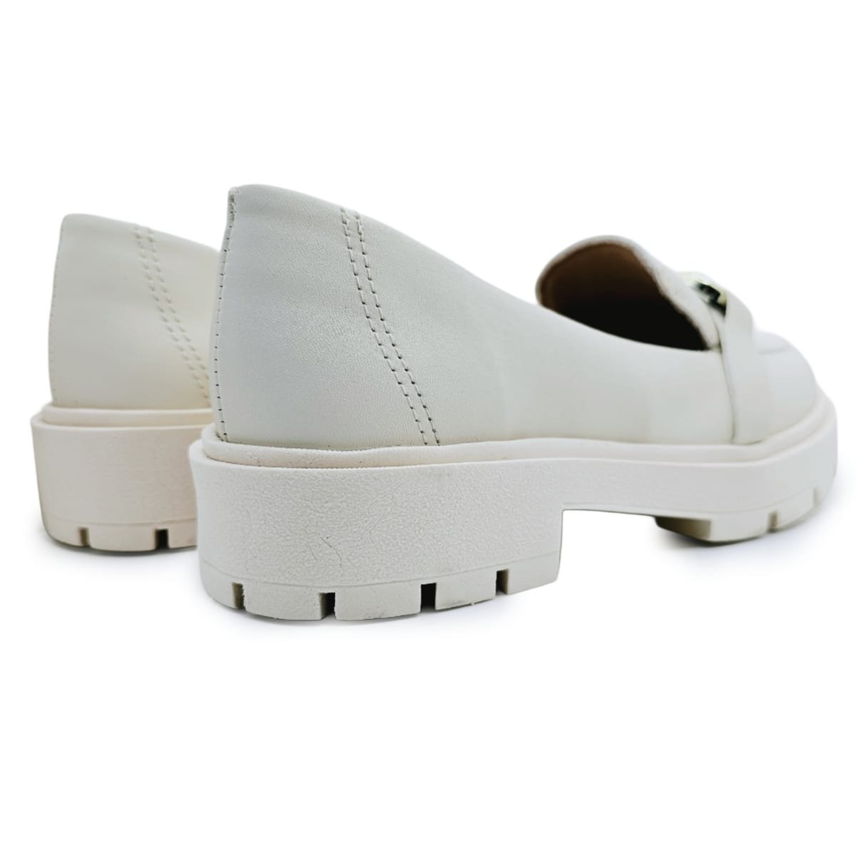 Mocassim Tratorado Careflex com Enfeite Cromado Off White 3