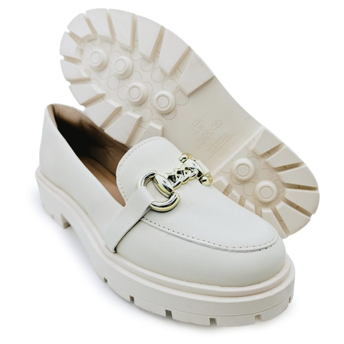 Mocassim Tratorado Careflex com Enfeite Cromado Off White 5
