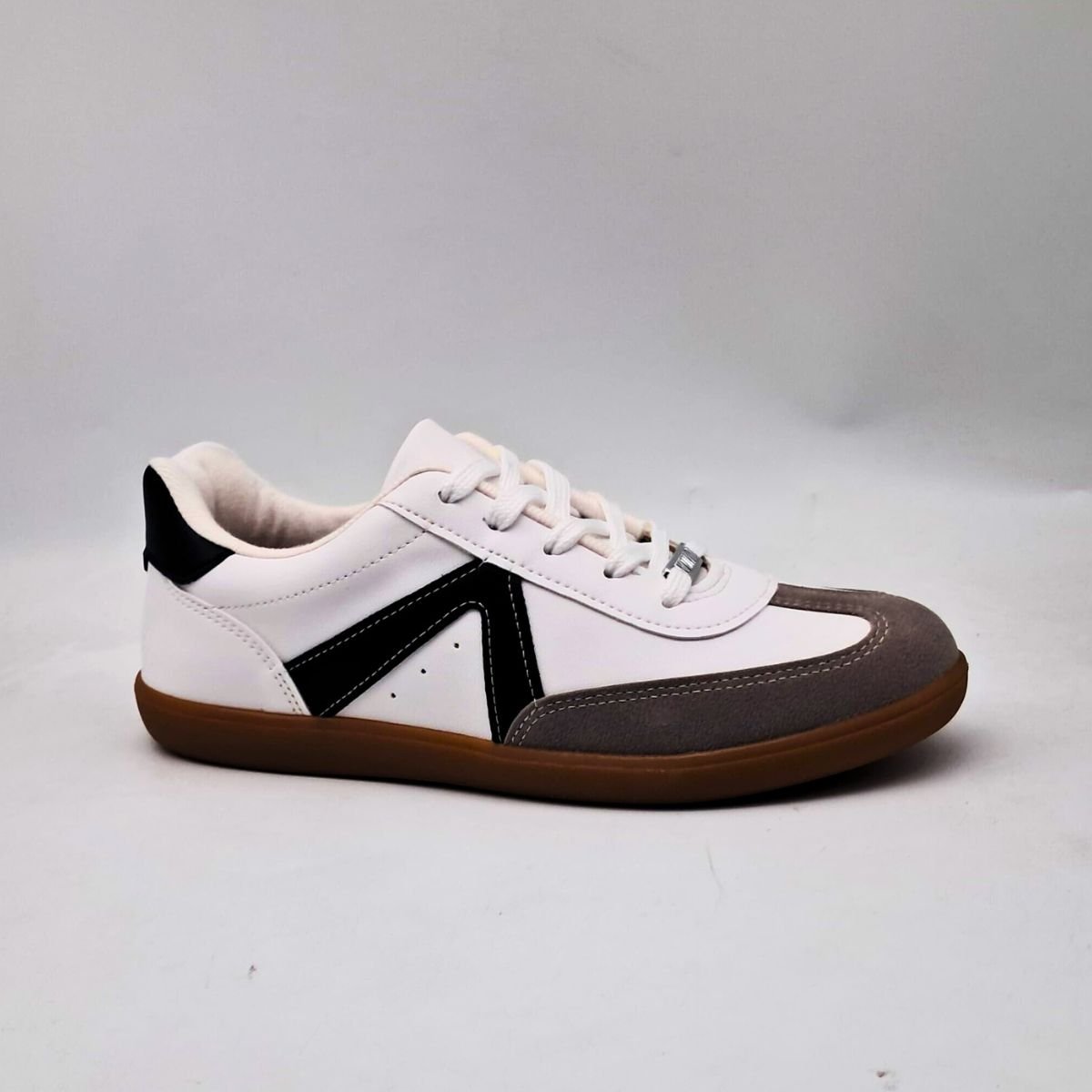 Cor Branco/Cinza/Preto