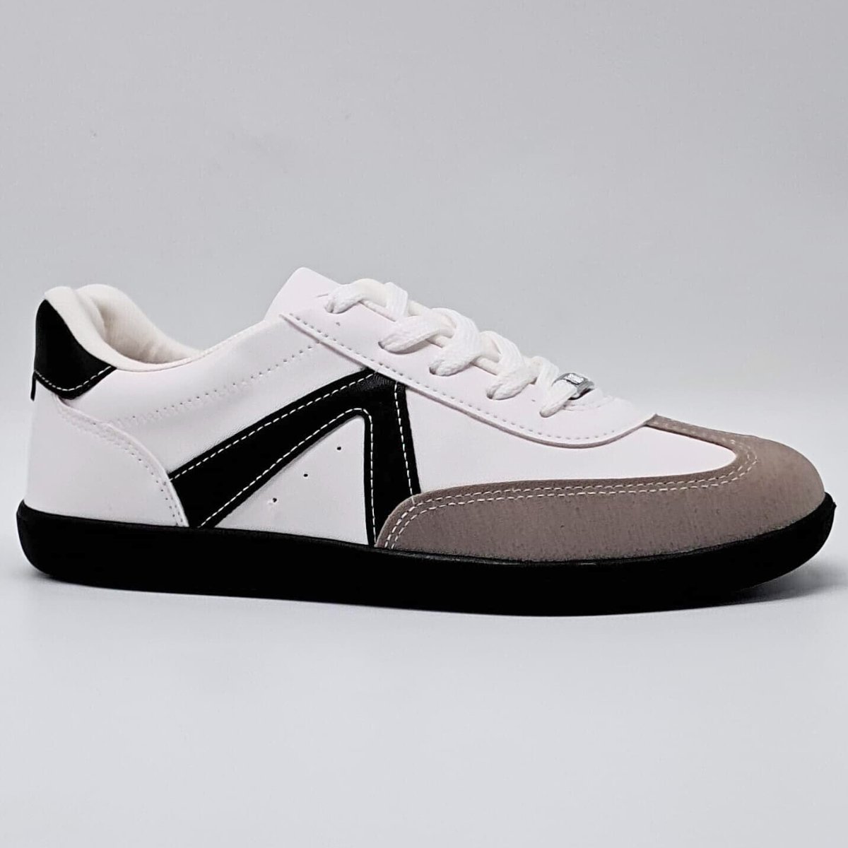 Cor Branco/Preto/Cinza