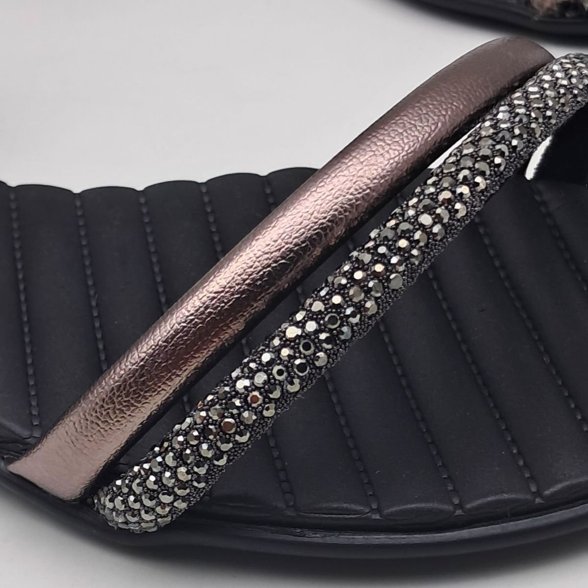 Sandália Feminino Beira Rio Rasteira Com Strass 8519.109 Preto 10