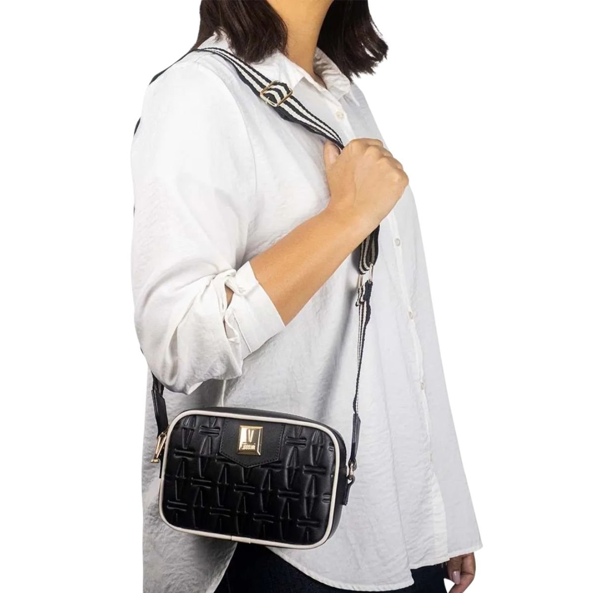 Bolsa Vizzano Tote Alca Transversal Bicolor Preto e Branco Off Preto 4