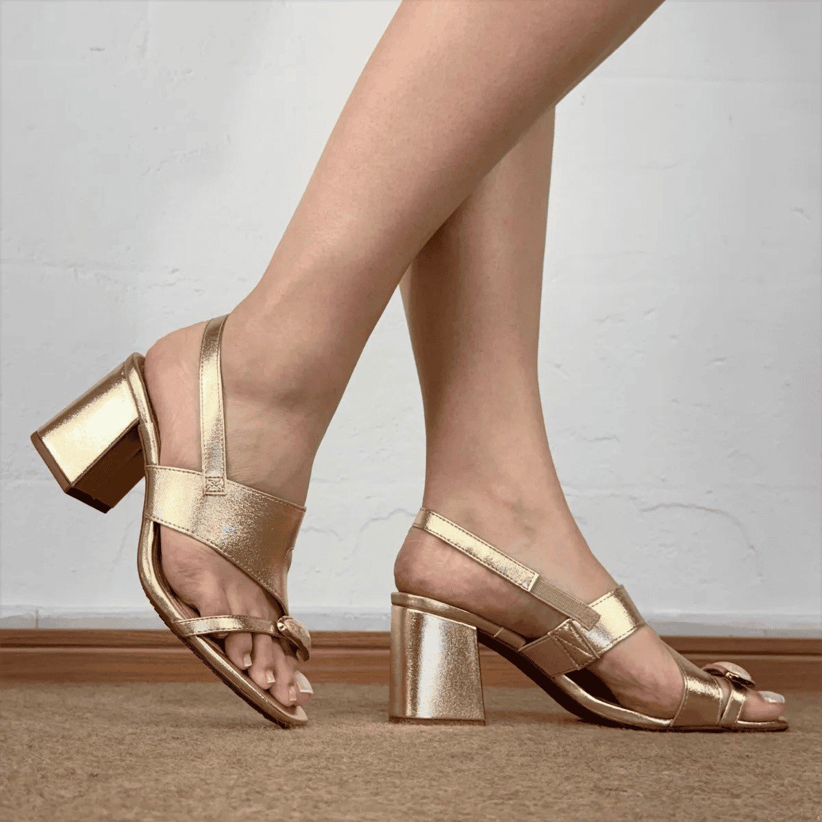 Sandalia Beira Rio Dourada Feminina Estilo Casual Dourado 2