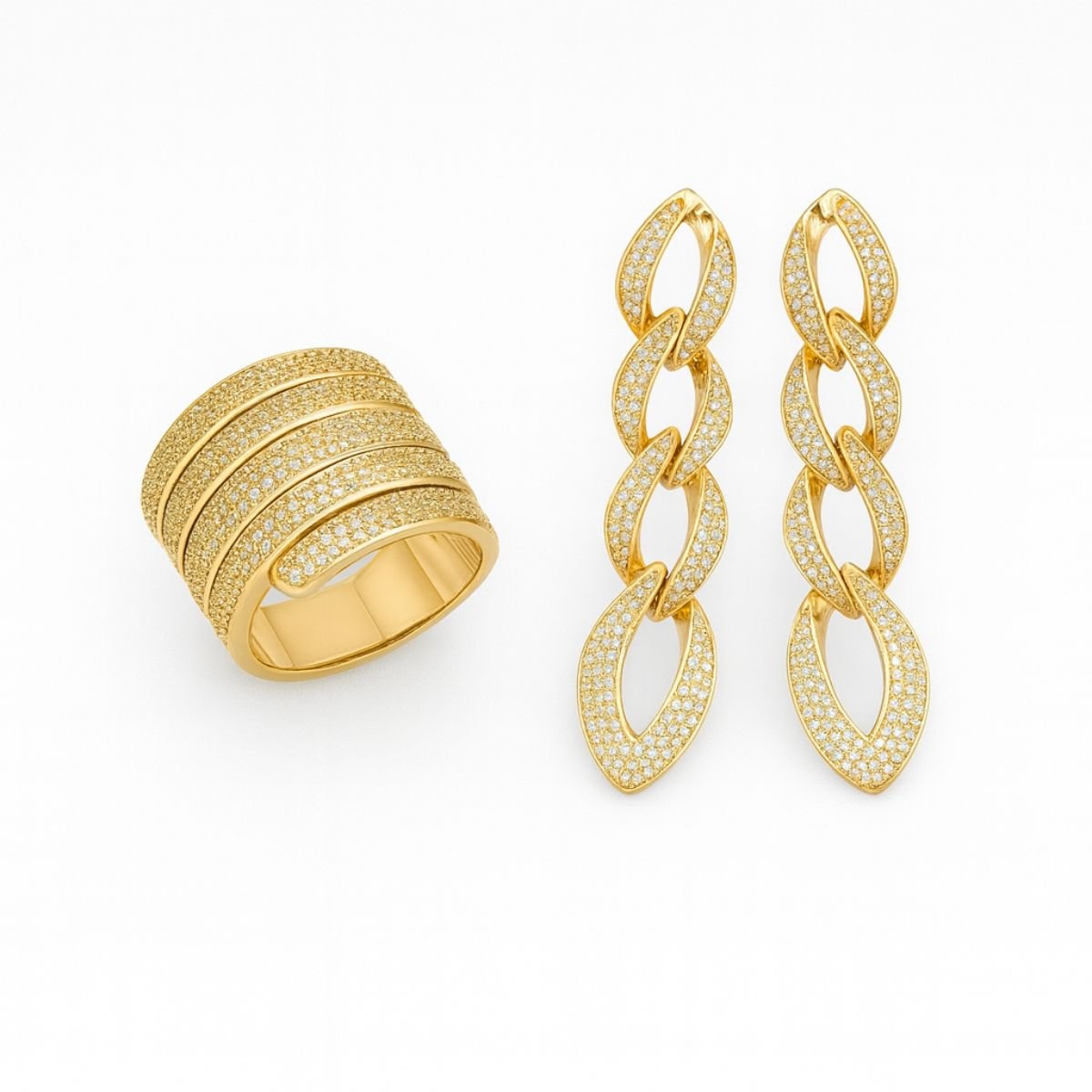 Kit Anel 17 e Brincos Dourados com Zircônias Elegantes