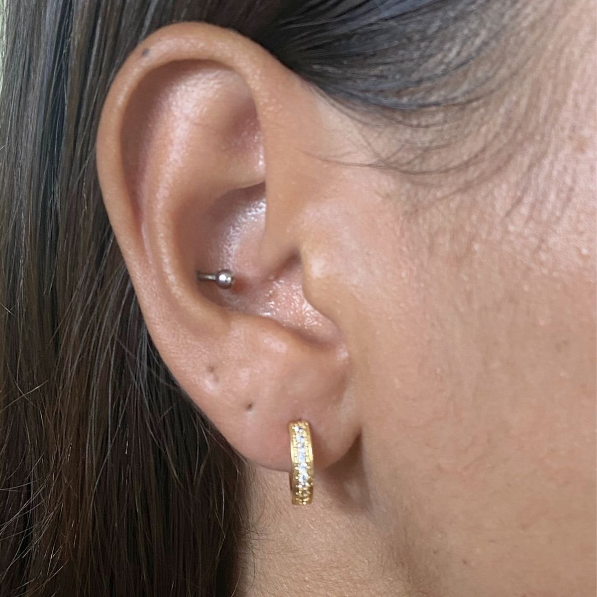 Brinco Argola Cravejada Pequeno Banhado a Ouro Dourado 3