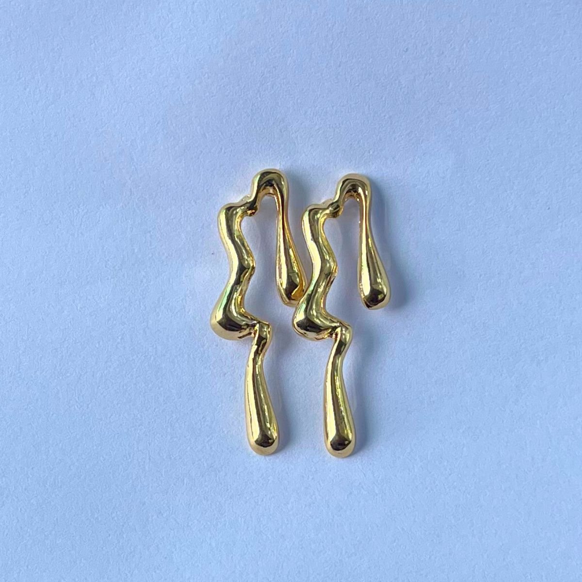 Brinco Organico Pequeno Banhado a Ouro Dourado 3