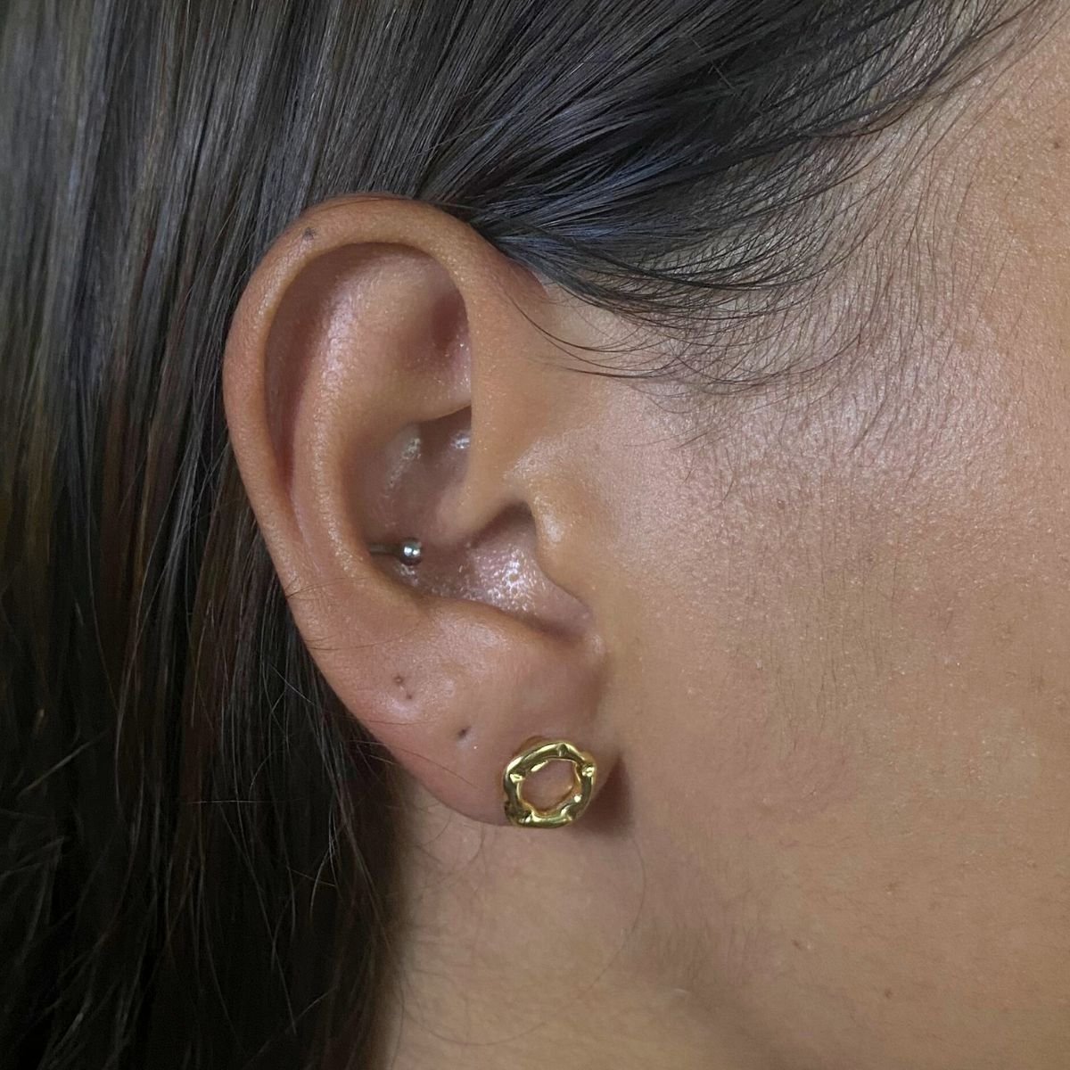 Brinco Organico Pequeno Banhado a Ouro Dourado 2