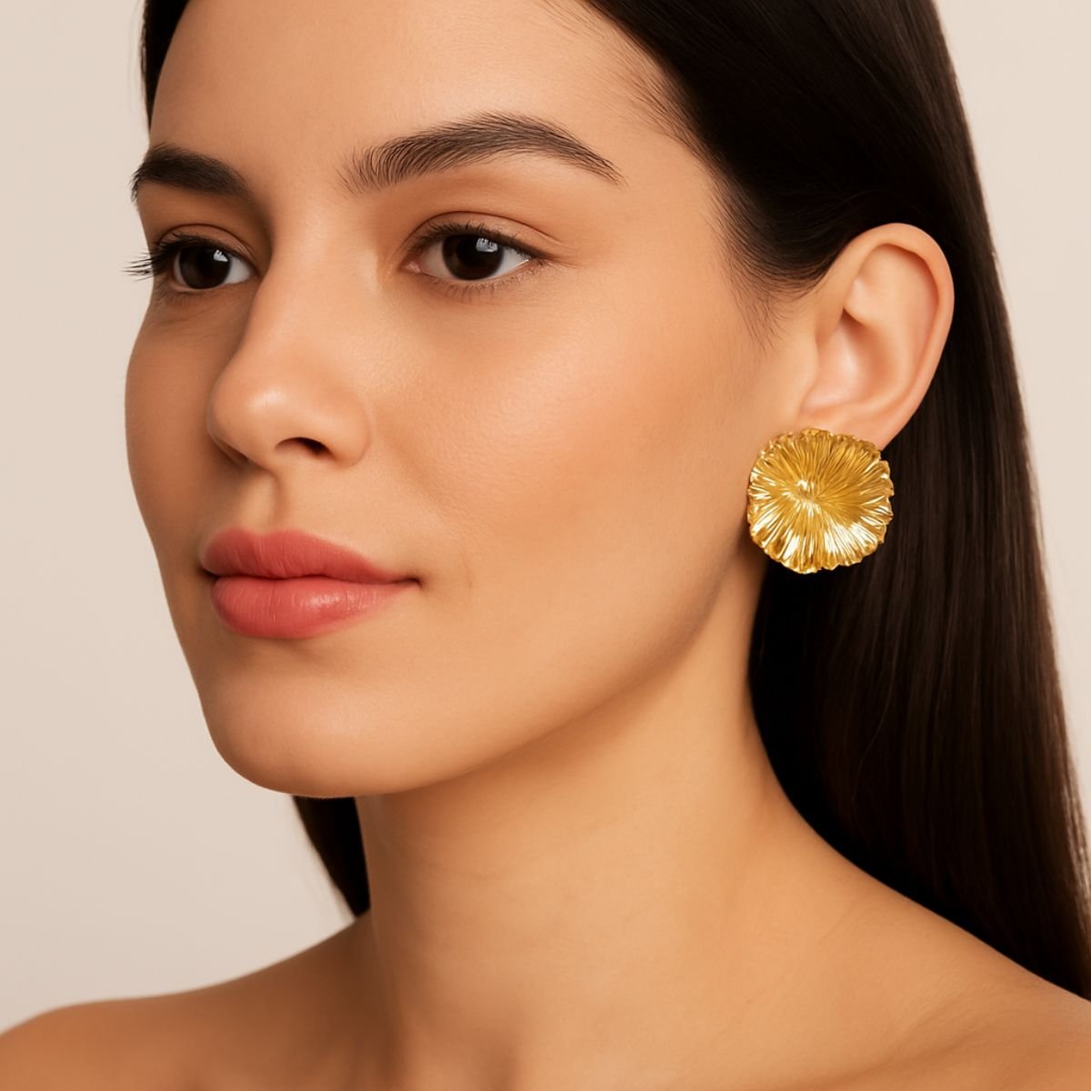 Brinco Vih Triny Flor Tropical Banhado a Ouro Dourado 2