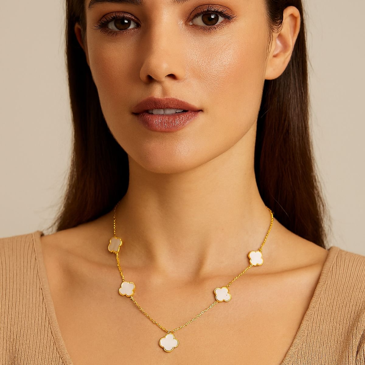 Colar Corrente Vih Triny Flor Resina Branca Banhado a Ouro Dourado 2