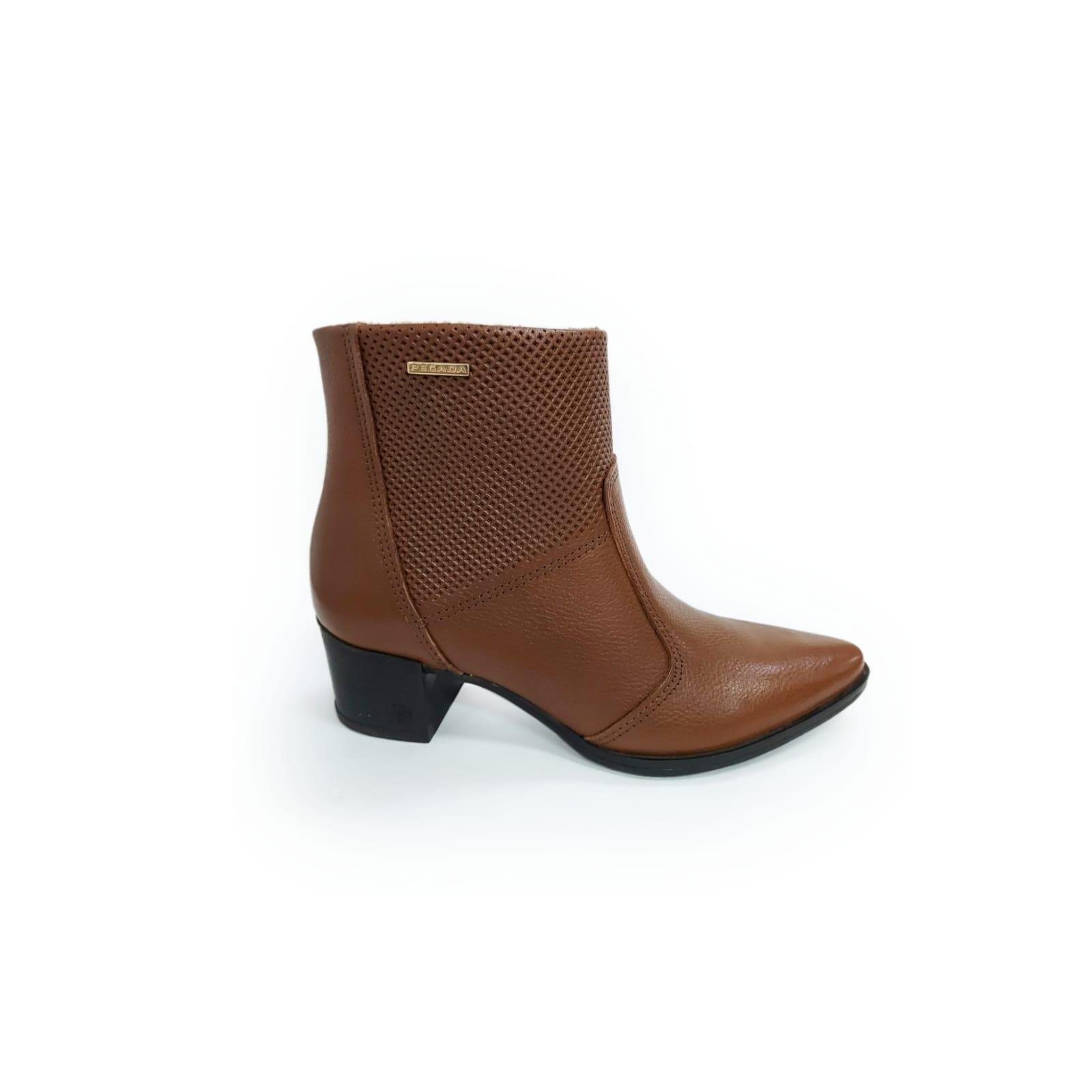 Pegada Bota Cano Curto em Couro Salto 5,5 cm Ref. 280502