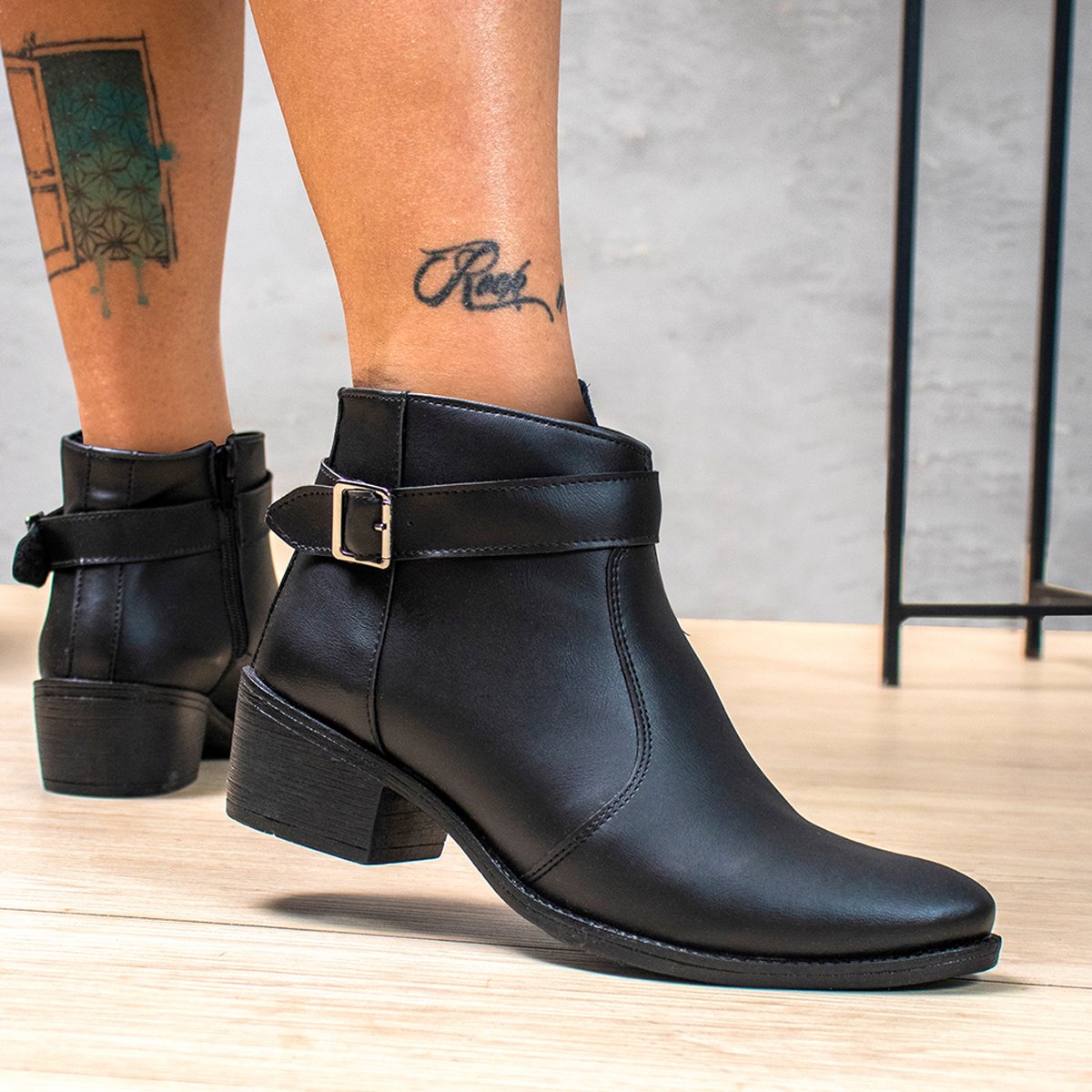 Bota Feminina Cano Curto Bredeni Fivela Com Ziper Preto 6